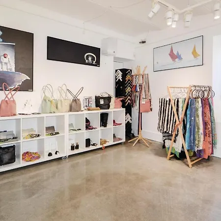 Casa vacanze Lovely In With Kitchen *